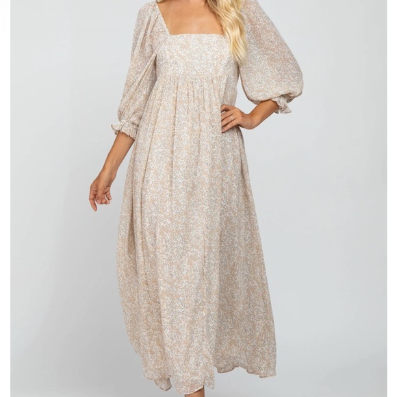 Storia Dresses & Skirts - Storia Cream Floral Long Sleeve Dress